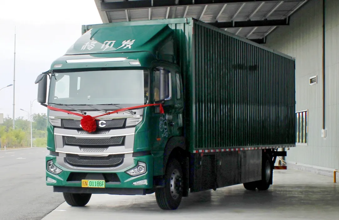 江淮汽车：江淮重卡氢能源布局成效显著，首批A5X车型顺利交付客户