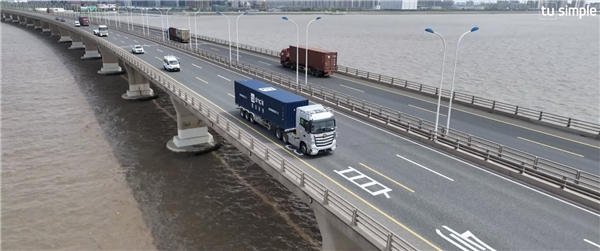 图森未来完成全无人重卡的公开道路测试
