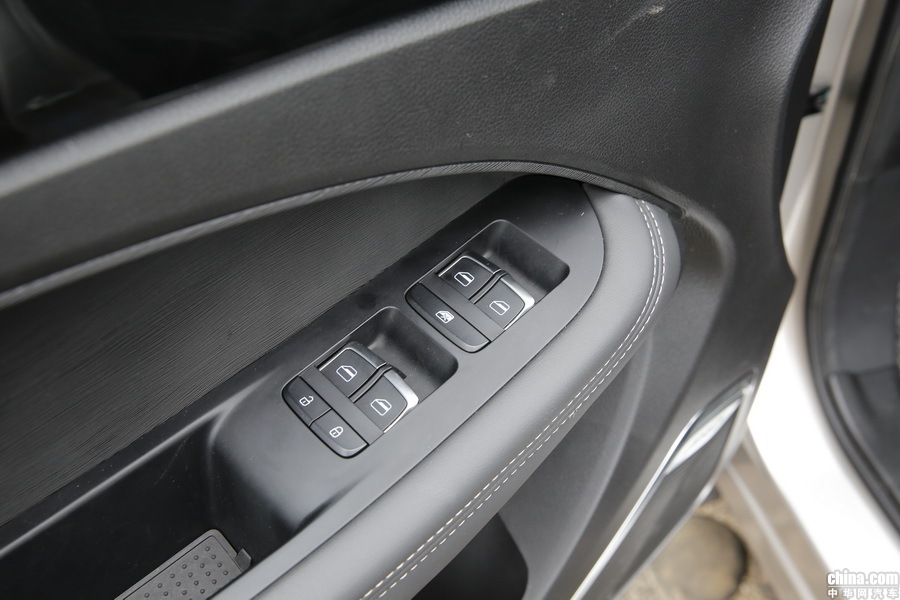 捷途X90 2019款 1.5T 自动尊享型 6座 内饰