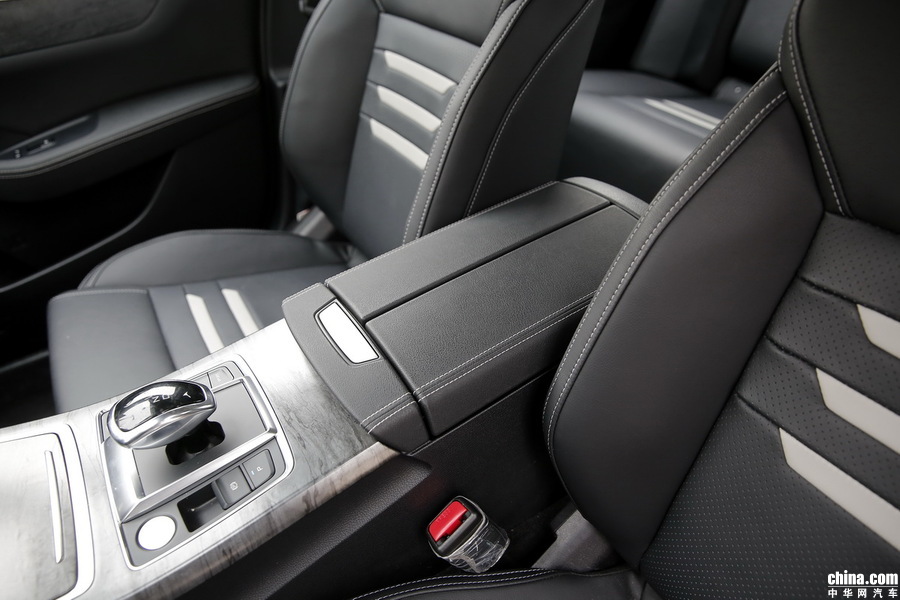 秦Pro新能源 2018款 EV500 智联领耀型 内饰