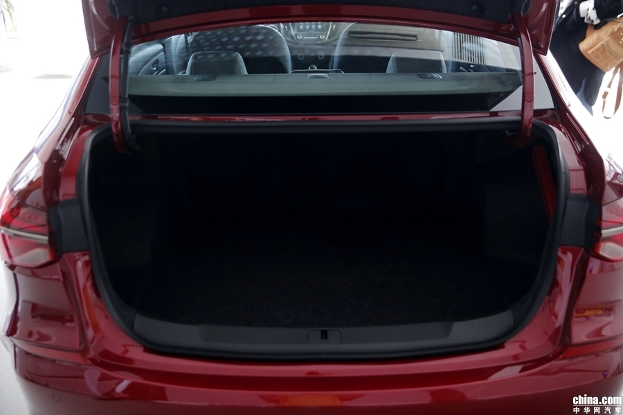 科鲁泽 2019款 RS 330T 自动痛快版 空间