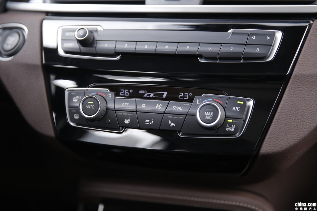 宝马X1 2019款 xDrive20Li 尊享型 内饰