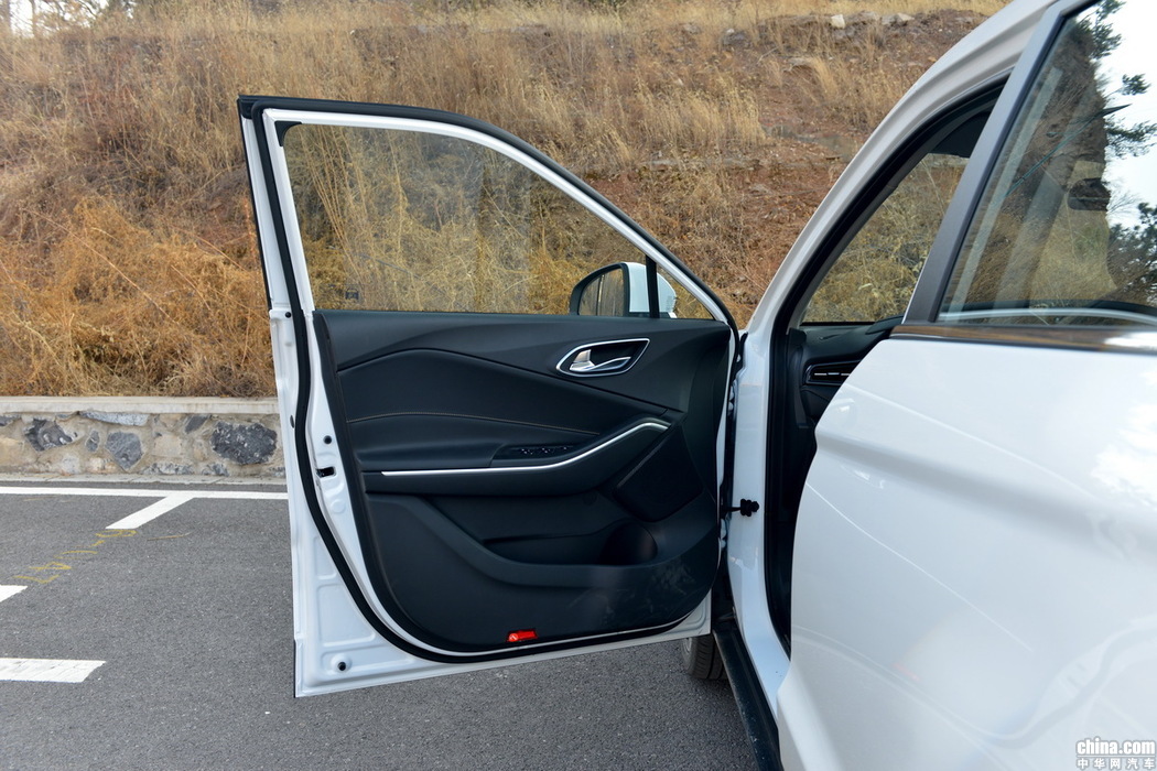 S4 2019款 1.5T CVT探索型 内饰