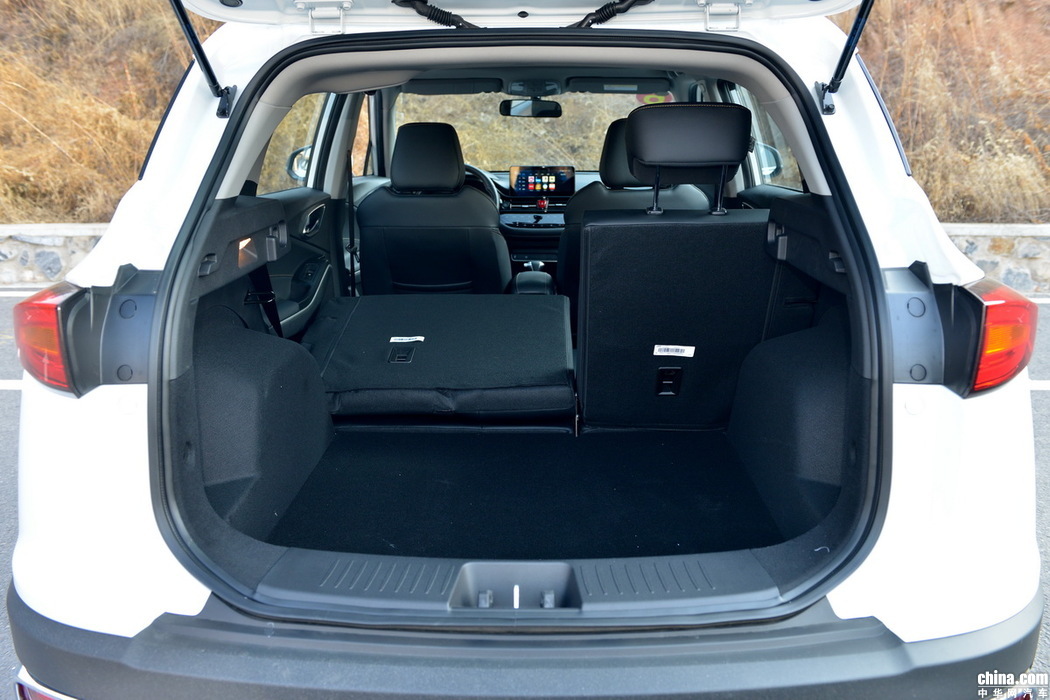 S4 2019款 1.5T CVT探索型 空间