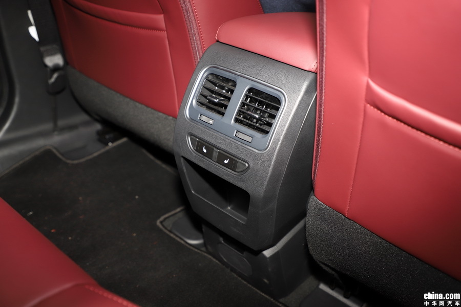 哈弗F7x 2019款 2.0T 极智科技版 空间