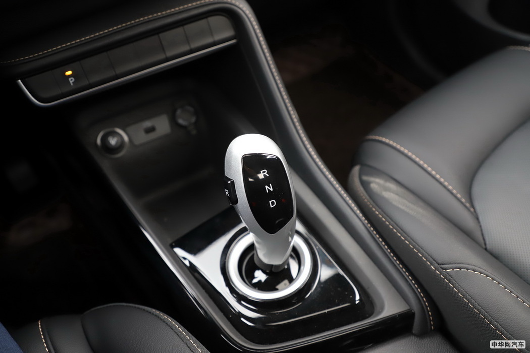 江淮iEVS4 2019款 豪华智联型 内饰