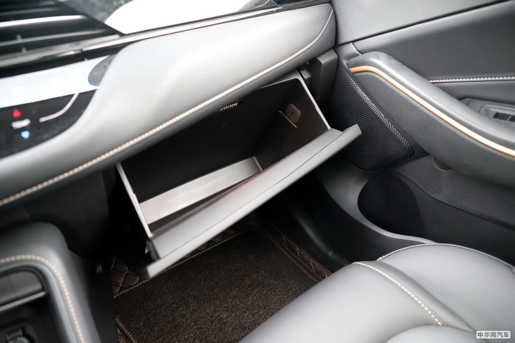 江淮iEVS4 2019款 豪华智联型 内饰