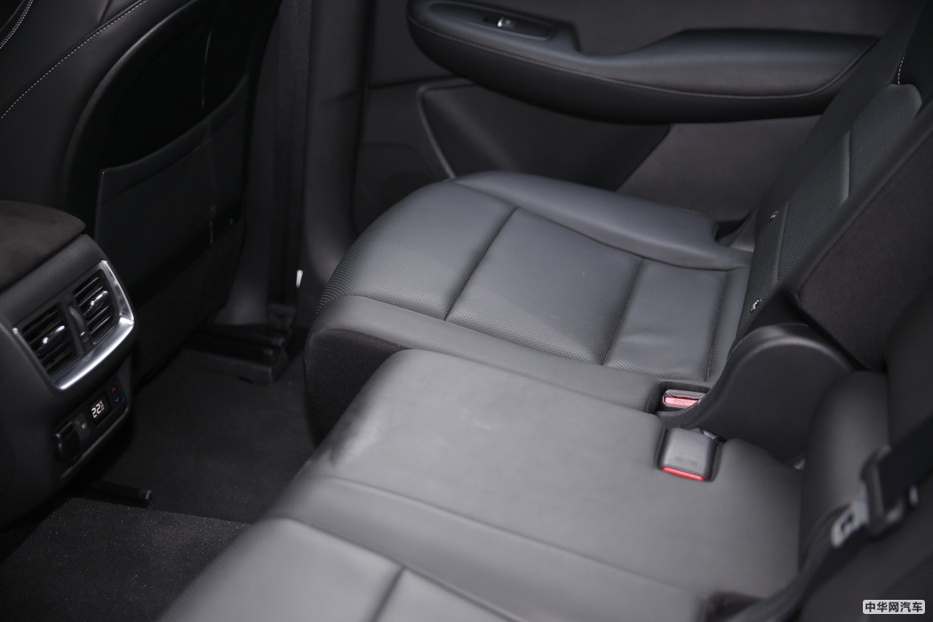 英菲尼迪QX50 2018款 2.0T 四驱旗舰 空间