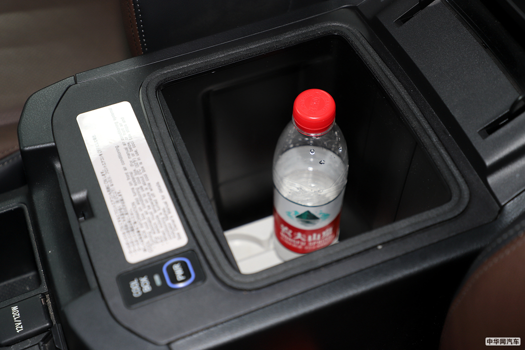 普拉多  2018款 3.5L 自动VX NAVI后挂 内饰