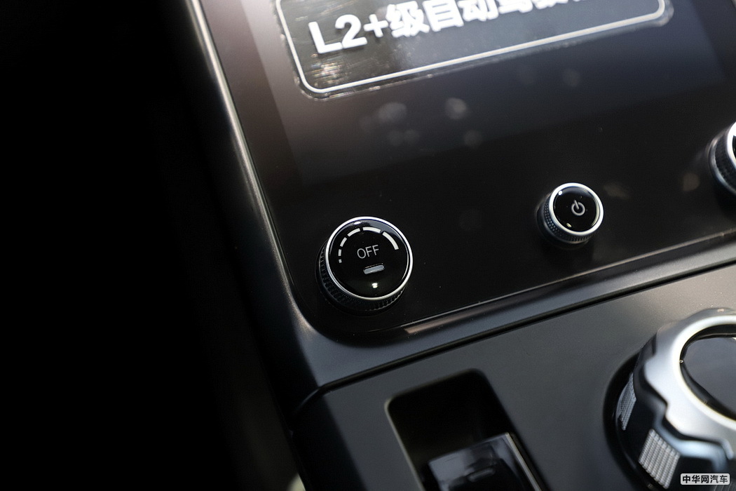 哪吒U 2020款 520 U酷四驱版 组图