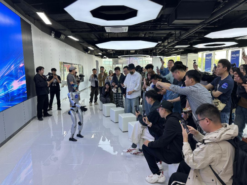场域赋能智能内容创作，汽车之家创作者沙龙·空间站上海店专场成功举办